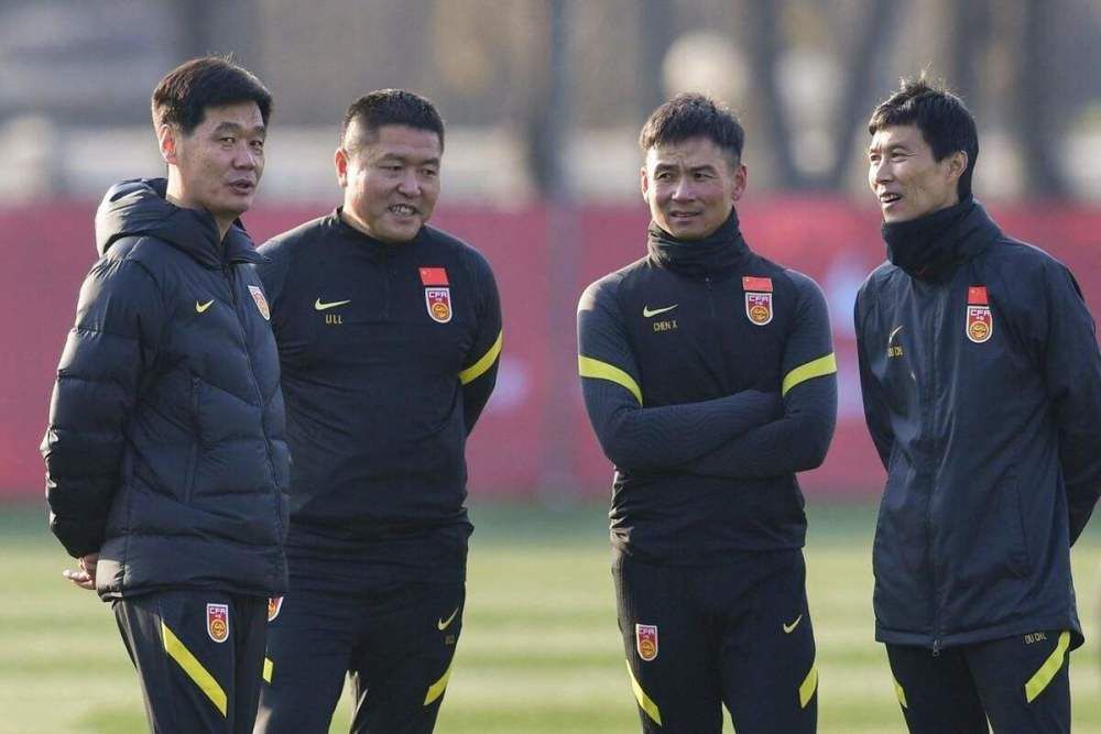 像这样的工作，他早就已经轻车熟路了，所以安排起来也非常流畅。